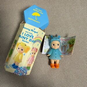 I Love Rainy Day Series - Blue and Orange Figure